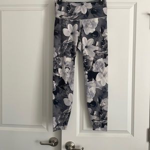 Size medium Old Navy pants.